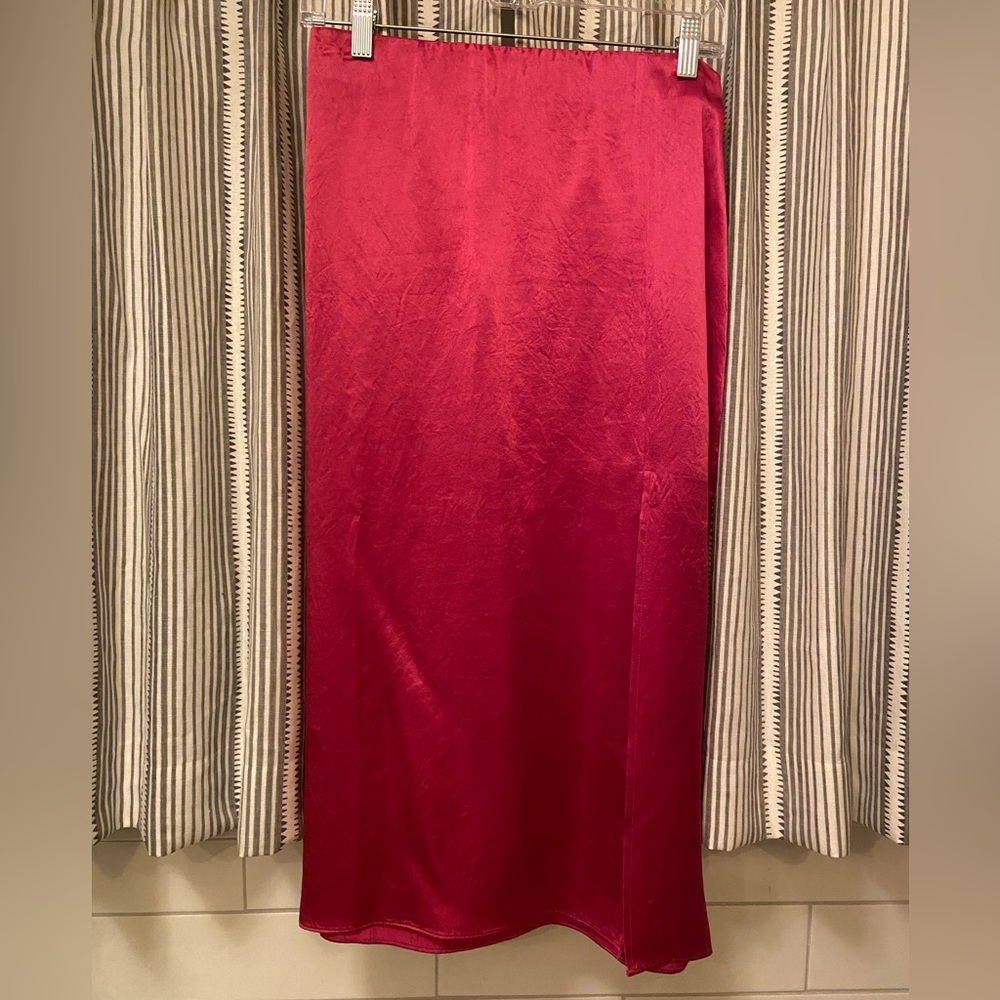 Aritzia Babaton Magenta Satin Midi Skirt Sz 6